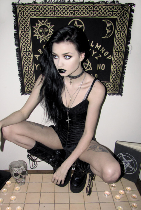 Sexy Gothic Teen 70