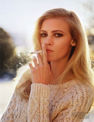 EOF SWEATER GIRLS- Lara Smoke a Cigarette