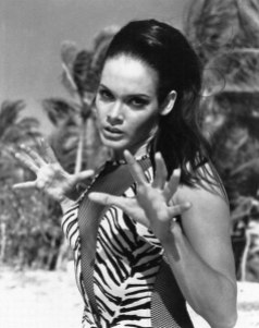 martine-beswick-Bond vintage- swimsuit style summer inspiration