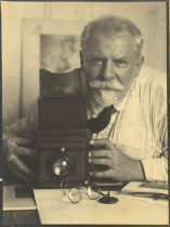 Frank Eugene - 1924 - eof selfie centered- vintage blog